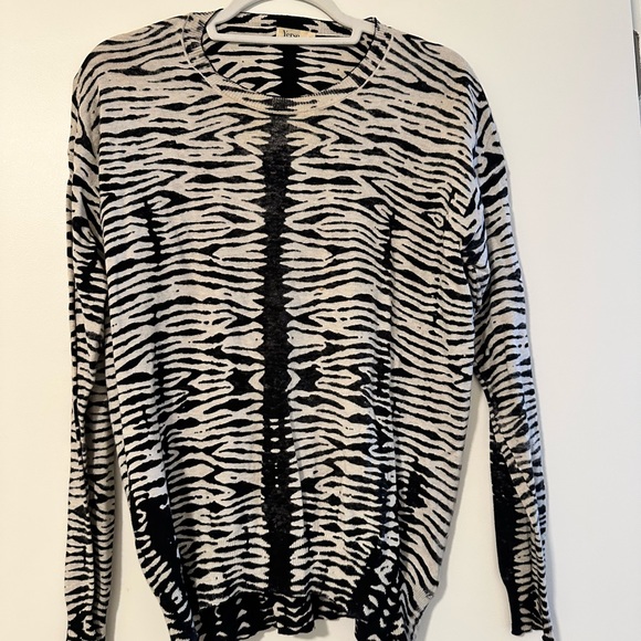 Zebra striped sweater - Picture 2 of 3